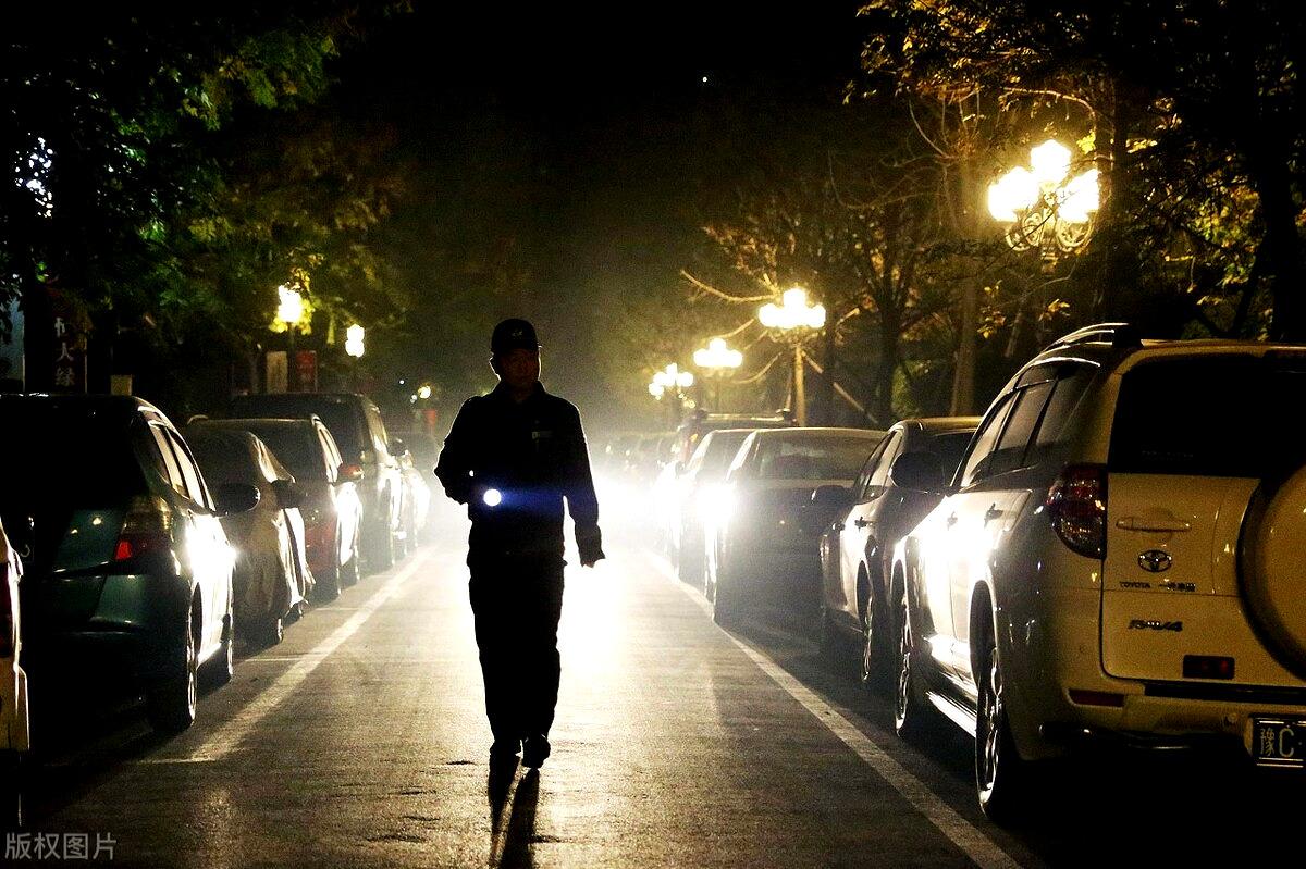 夜晚的小区，万家灯火，仿佛星河降临人间(图7)