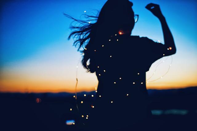 30条以“我还是喜欢你”开头的句子文案(图2)