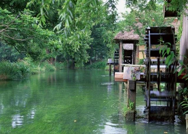 水车轮转飞珠玉，溅浪激花，苍韵弥弥(图1)