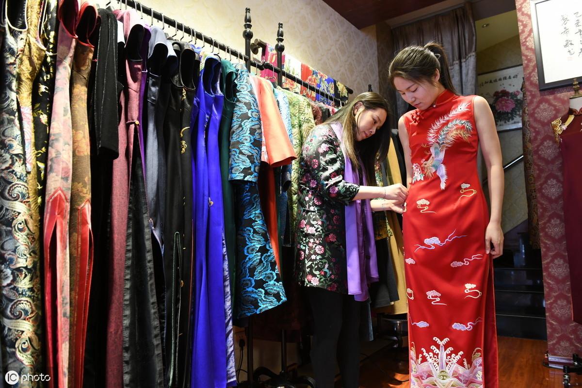 旗袍之美低吟浅唱着一曲江南风情，暗香流韵(图18)