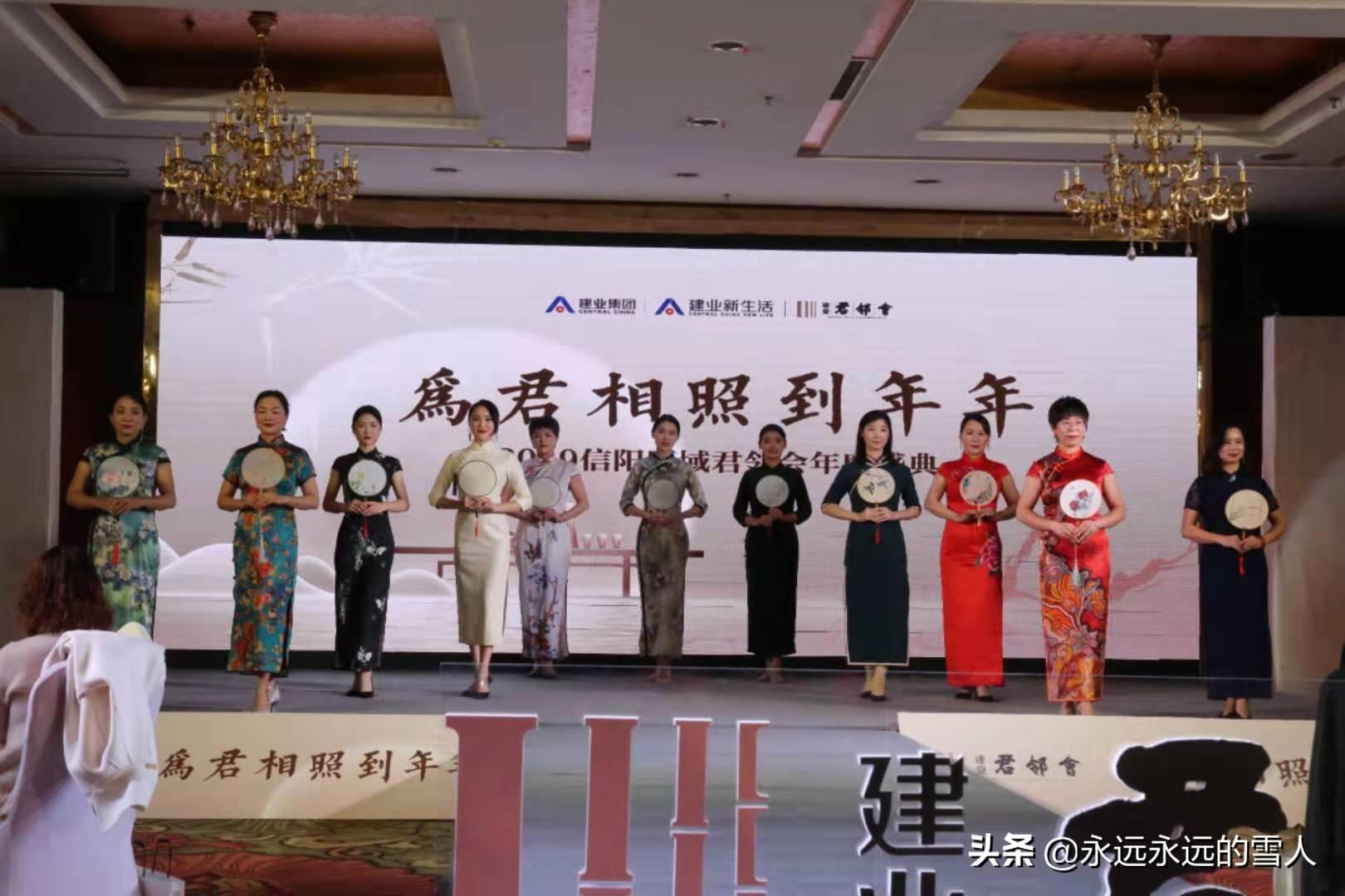 每日诗词：若水闲情约楚腰，旗袍的风雅(图1)