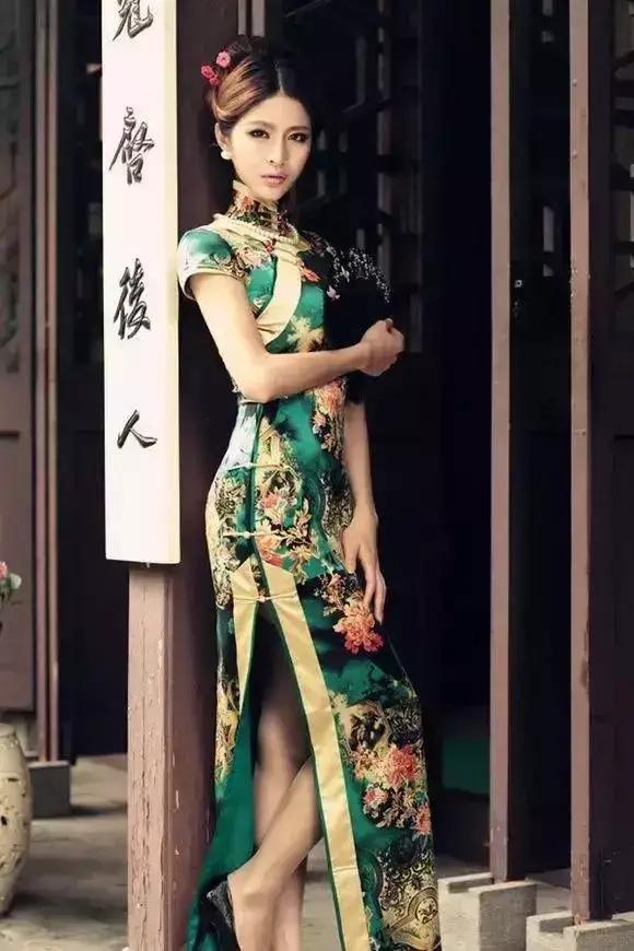 每日诗词：若水闲情约楚腰，旗袍的风雅(图12)