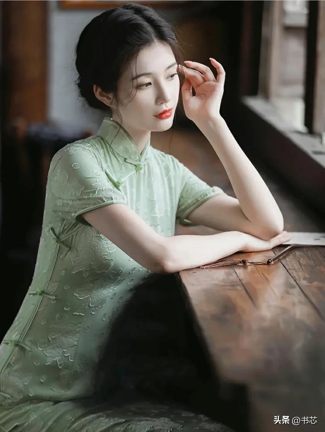 旗袍／裹着诗词的雅韵，摇曳着淡淡的风(图2)