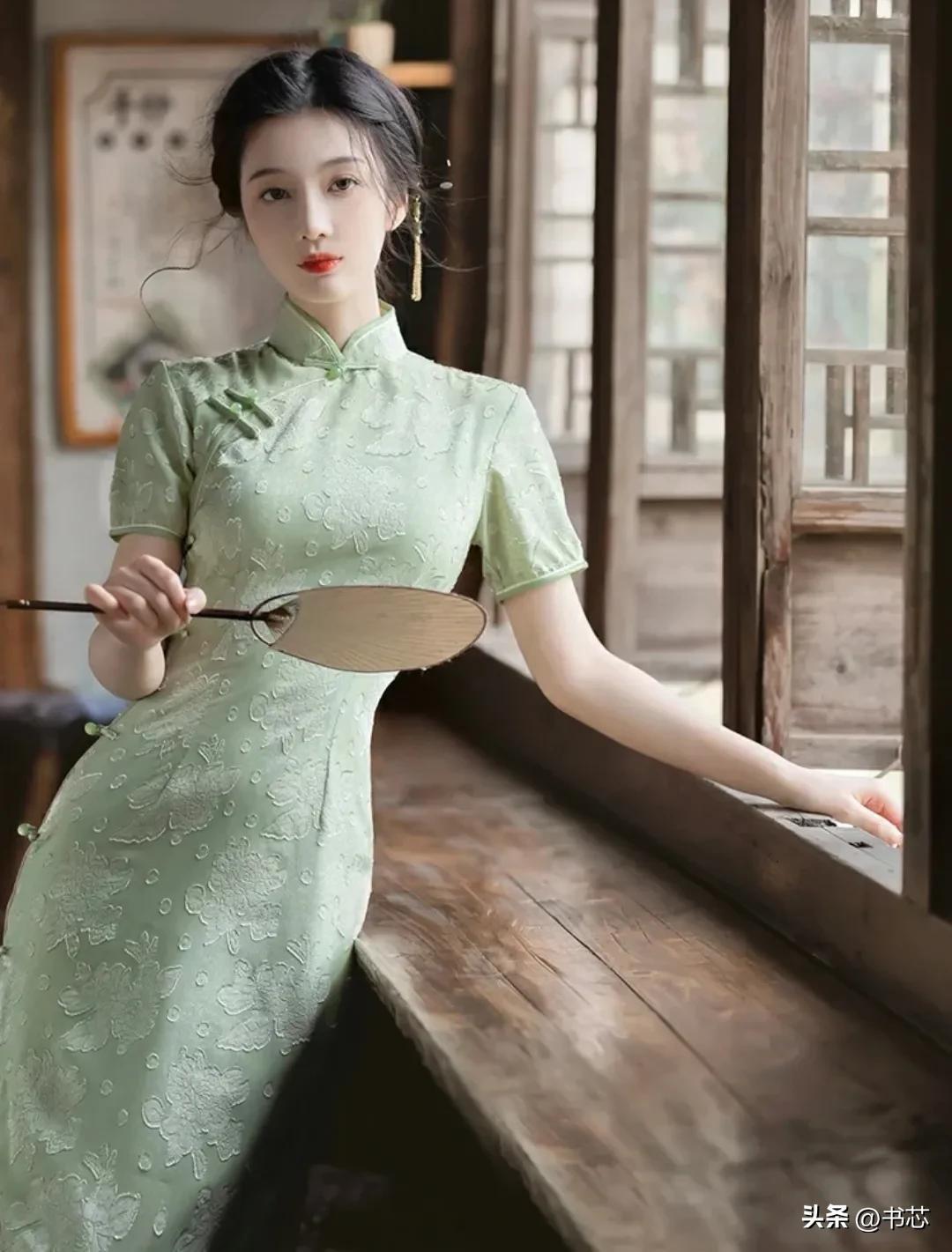 旗袍／裹着诗词的雅韵，摇曳着淡淡的风(图3)