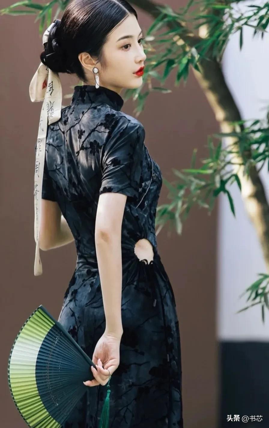 旗袍／裹着诗词的雅韵，摇曳着淡淡的风(图9)