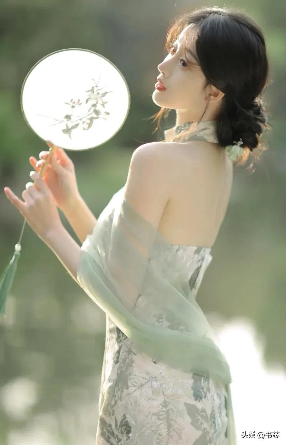 旗袍／裹着诗词的雅韵，摇曳着淡淡的风(图11)