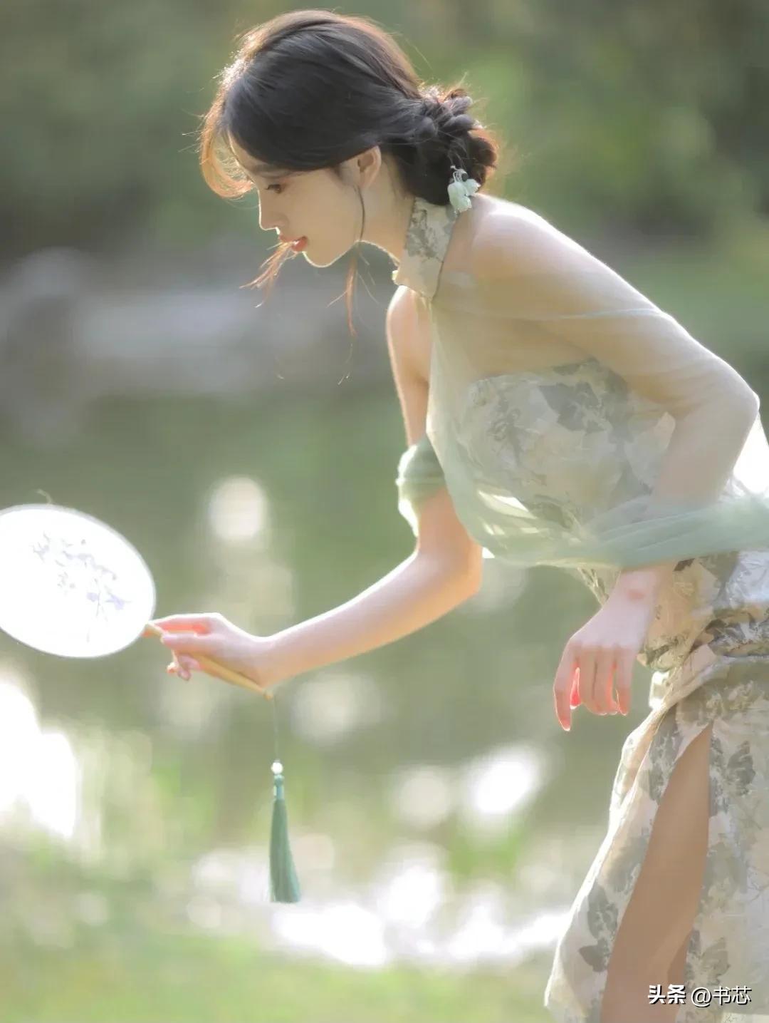 旗袍／裹着诗词的雅韵，摇曳着淡淡的风(图12)