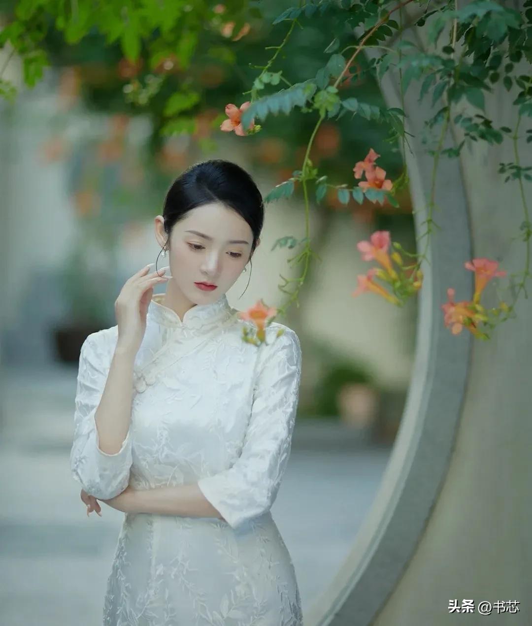 旗袍／裹着诗词的雅韵，摇曳着淡淡的风(图23)