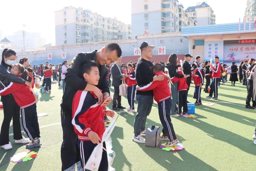 习礼感恩励志 育才学校“成长礼”爱意融融(图6)