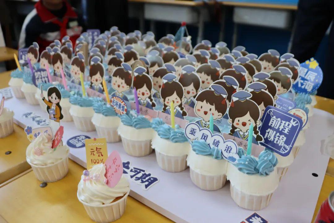 习礼感恩励志 育才学校“成长礼”爱意融融(图7)