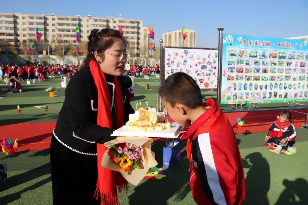 习礼感恩励志 育才学校“成长礼”爱意融融(图8)