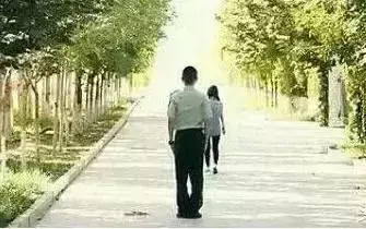 有一种爱，叫初次相遇，从此便负重前行(图1)