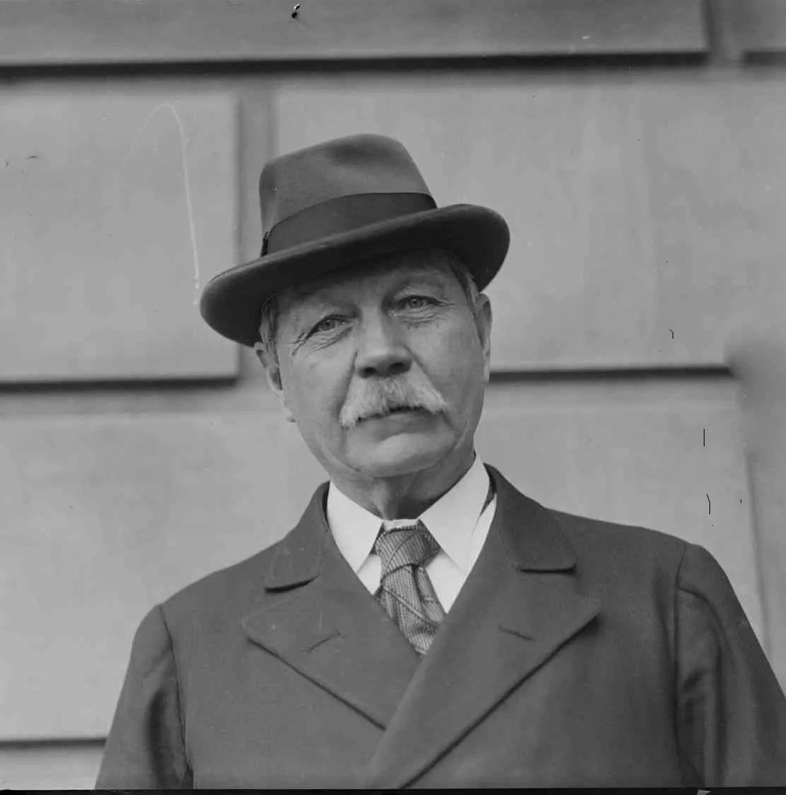 侦探小说家中的王者，柯南·道尔这十句格言，逻辑性极强，受教了(图1)