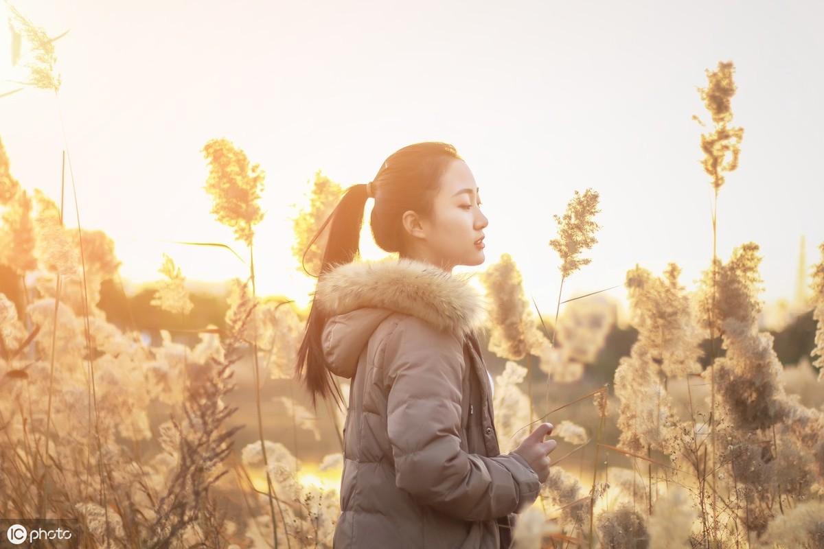 遇见你只是一瞬间，错过你却是一辈子 （伤感爱情美文句子欣赏）(图1)