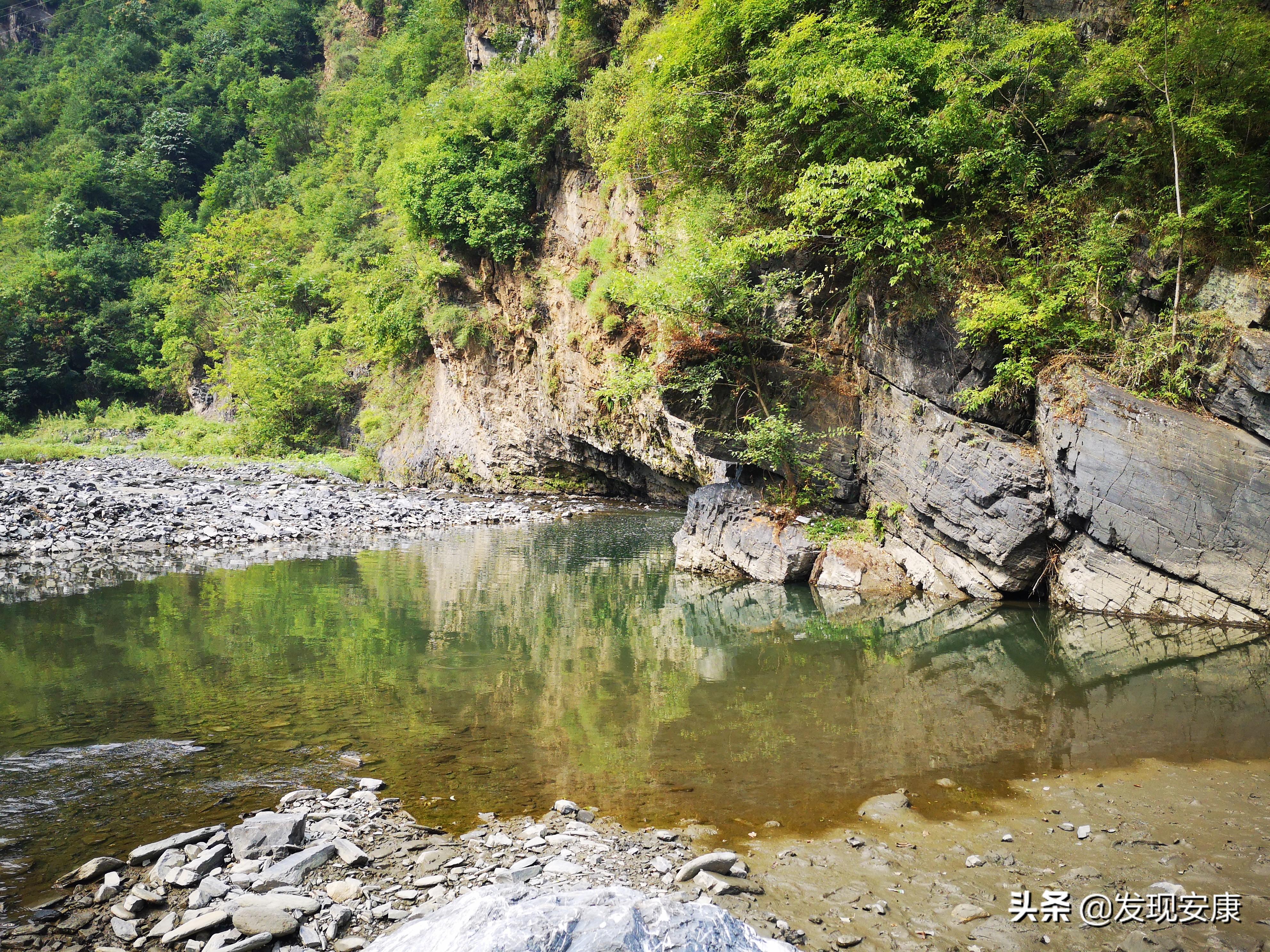 小河弯弯东流处,断垣残壁亦乡愁(图1) 小河弯弯东流处,断垣残壁亦乡愁(图1)