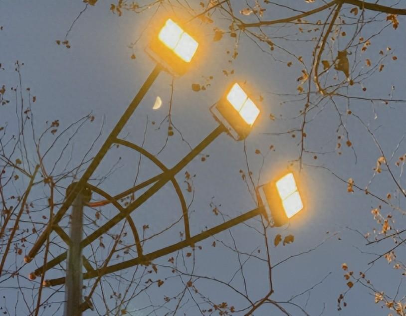 钱花的很快的搞笑说说 花钱快的幽默文案(图1)