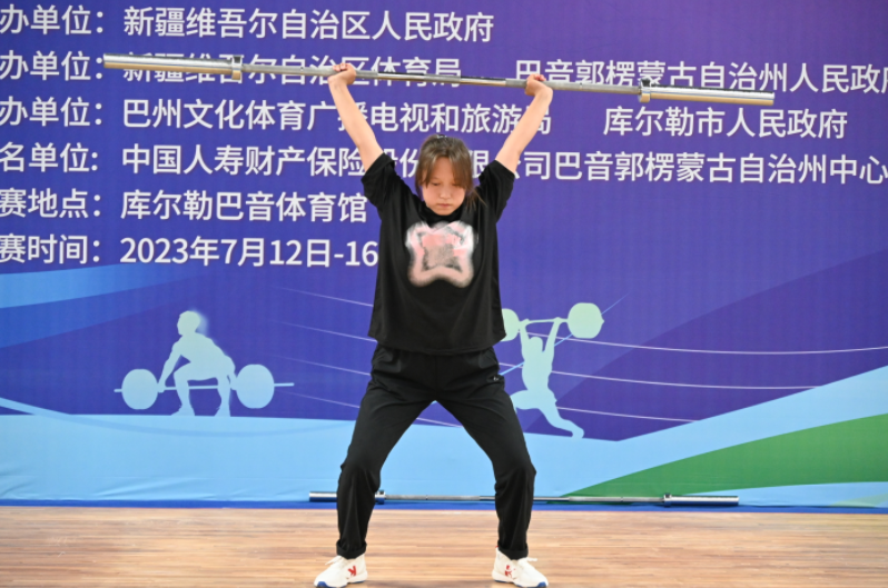 库尔勒：举重健儿背后的故事(图3)