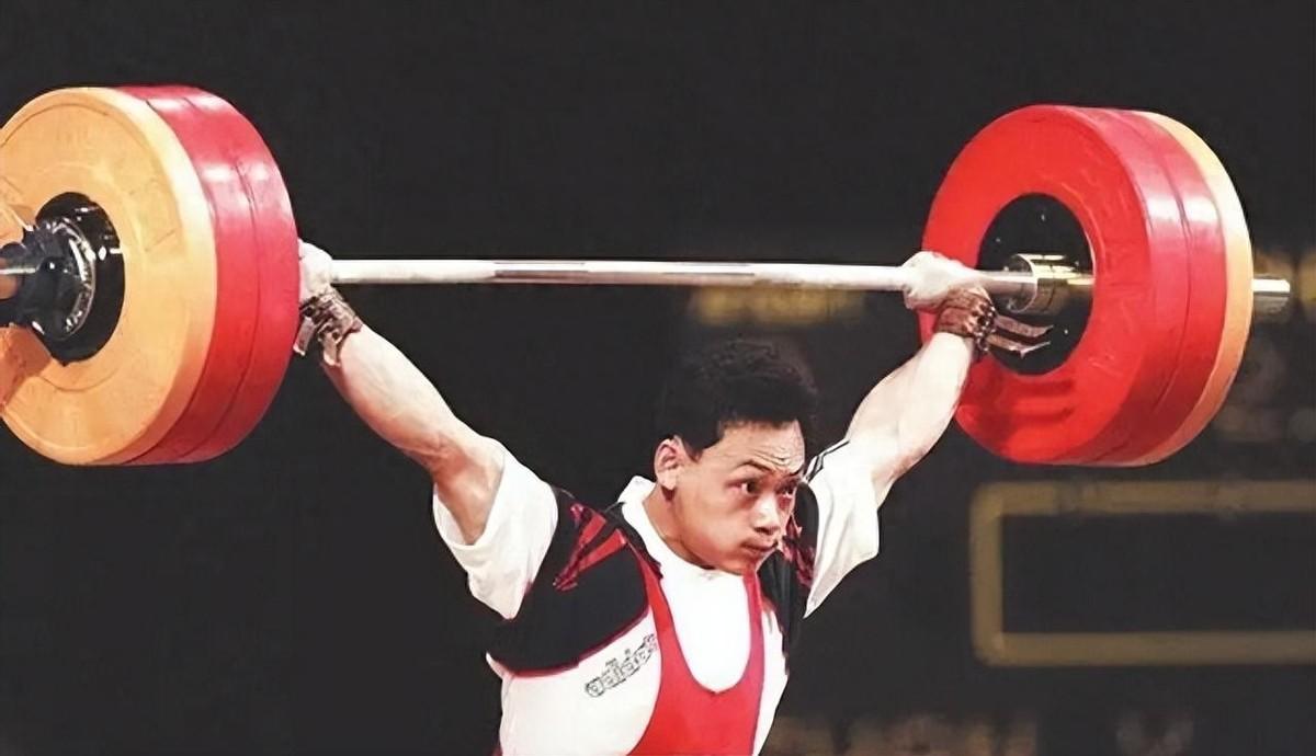 这位中国奥运举重冠军的不凡人生：坚持与爱情的平衡(图2)
