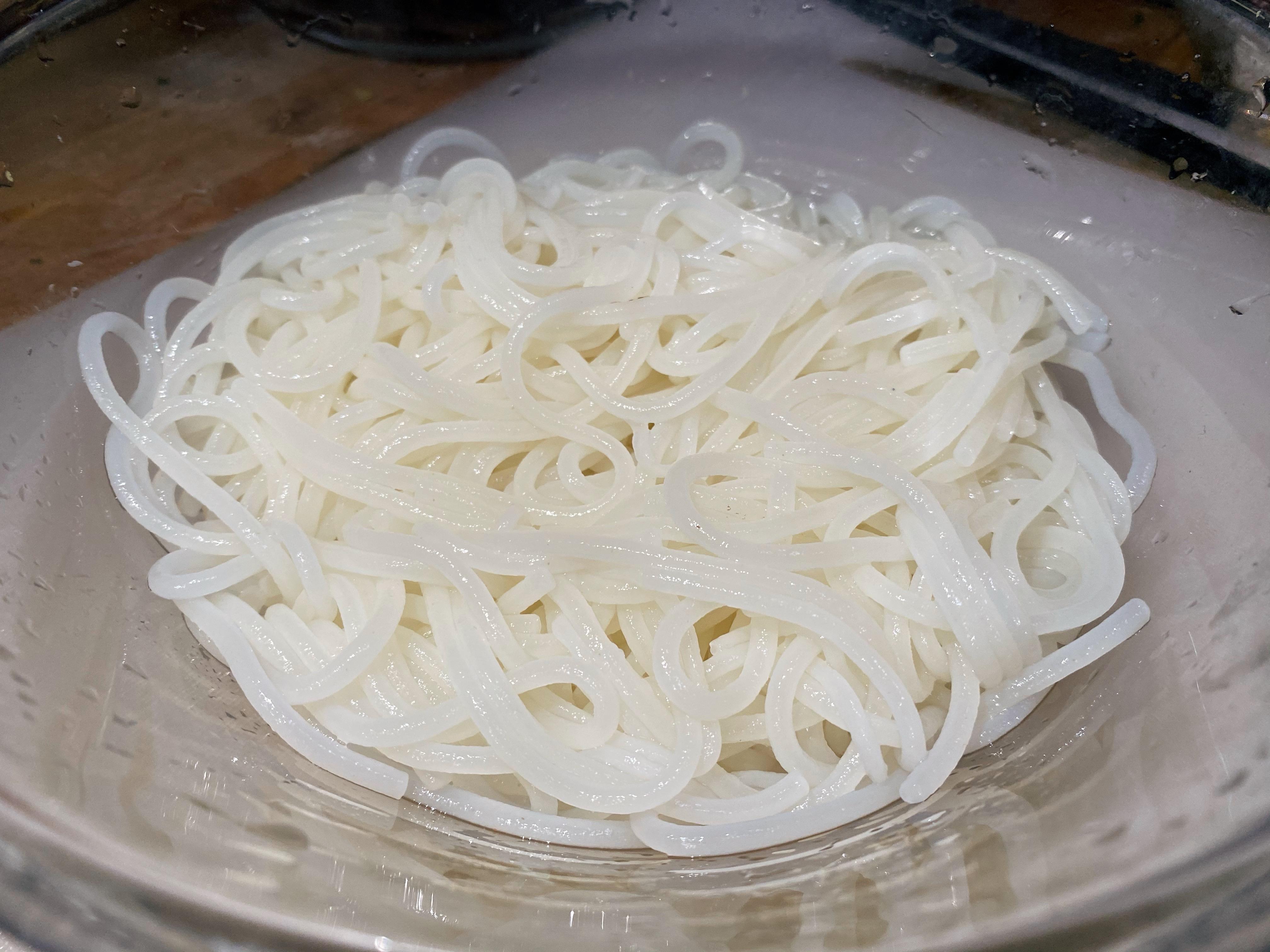 除了煮，竟然还能炒？爆炒柳州螺蛳粉，让我们一起臭味相投吧(图2)