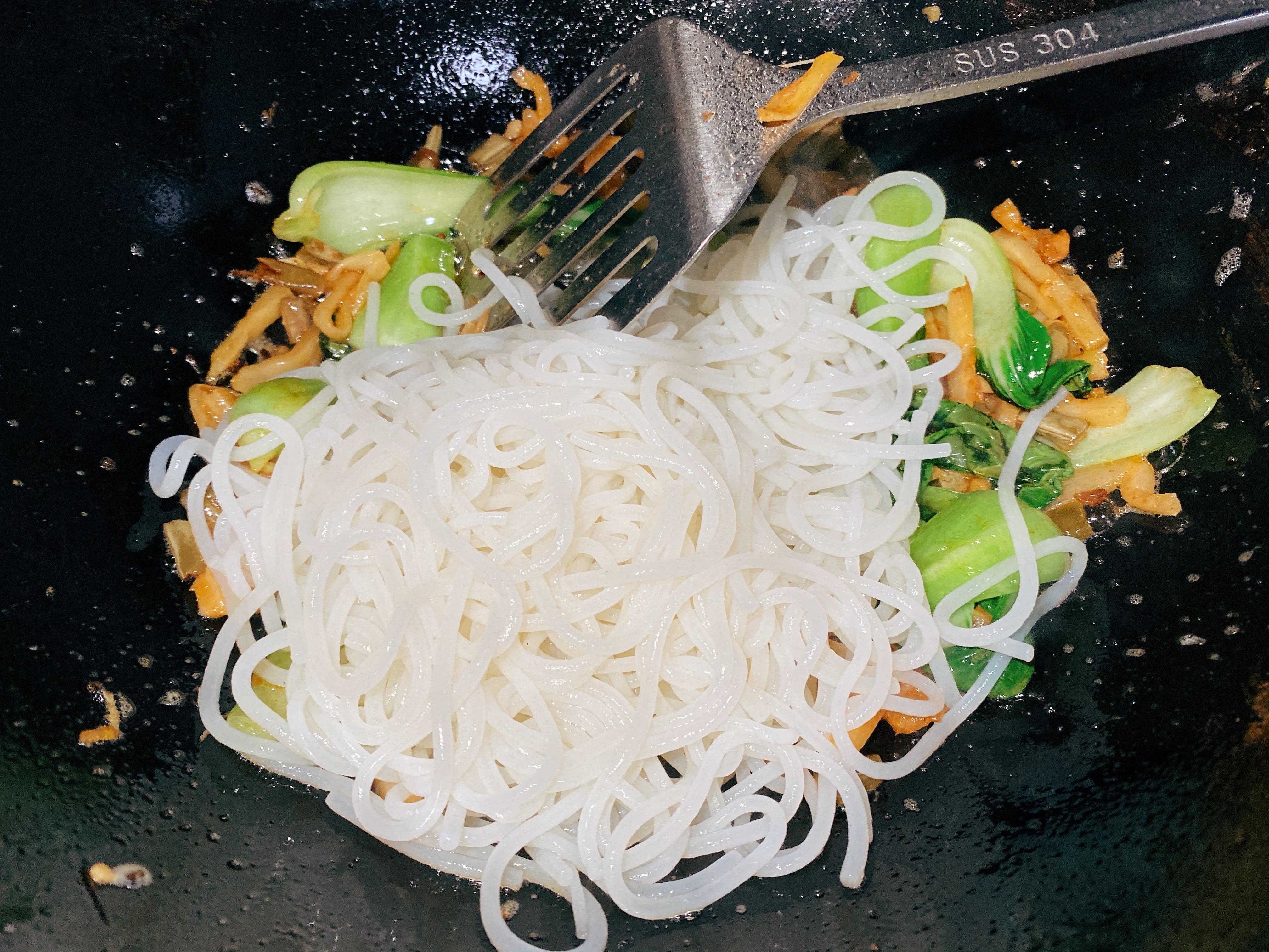 除了煮，竟然还能炒？爆炒柳州螺蛳粉，让我们一起臭味相投吧(图6)