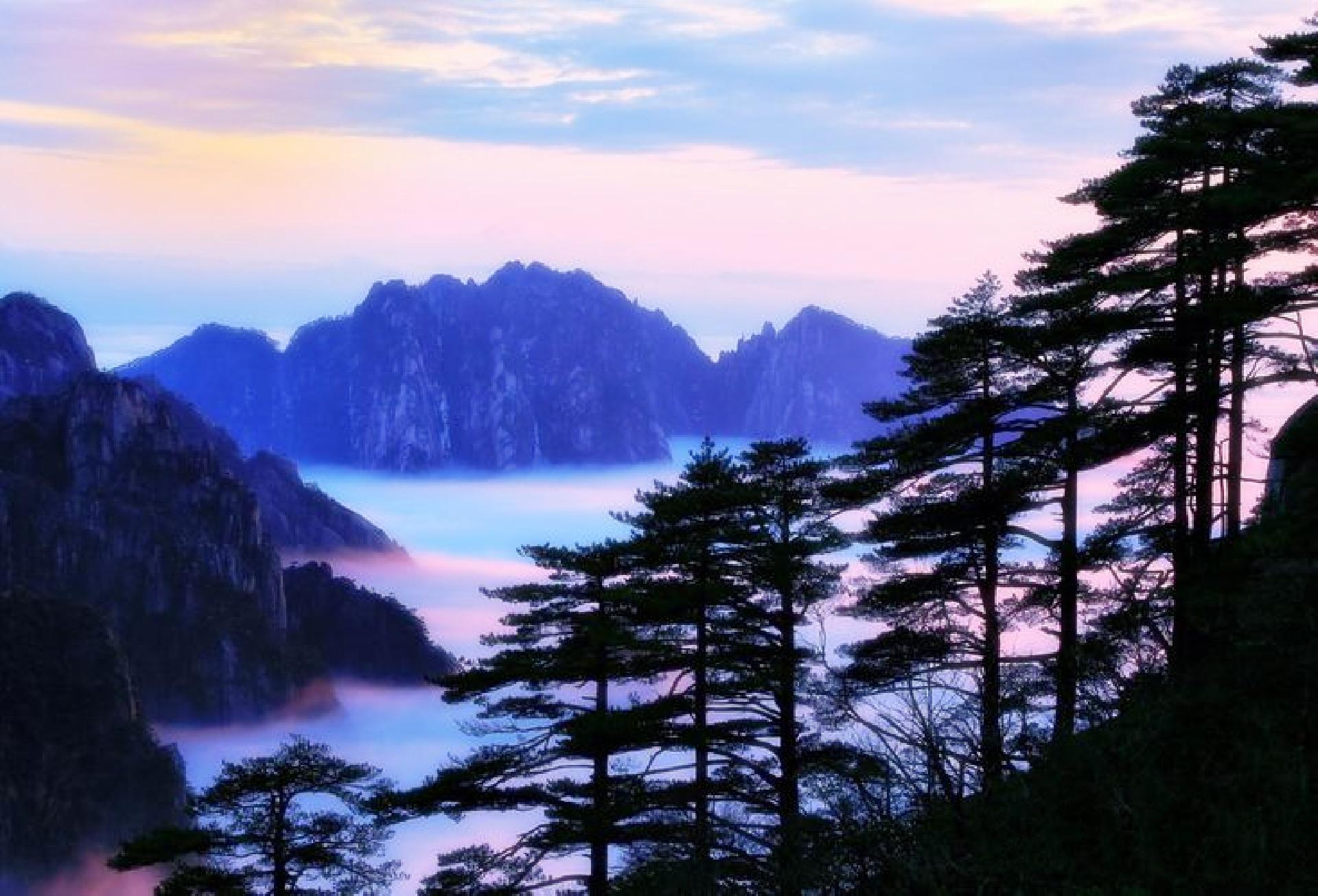 《游黄山》：名言10句，左天都，右莲花，背倚玉屏风，两峰秀色(图2)