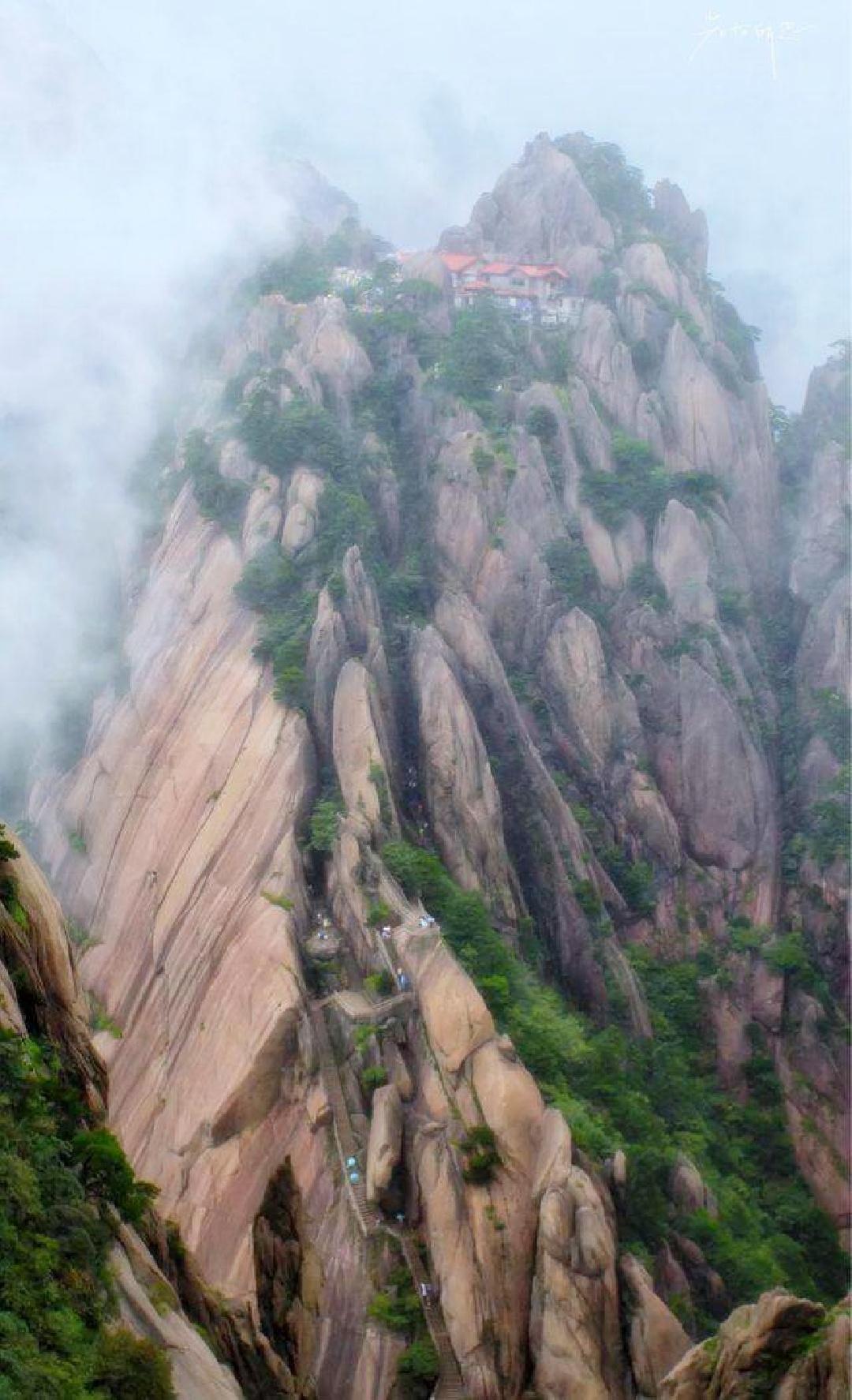 《游黄山》：名言10句，左天都，右莲花，背倚玉屏风，两峰秀色(图3)