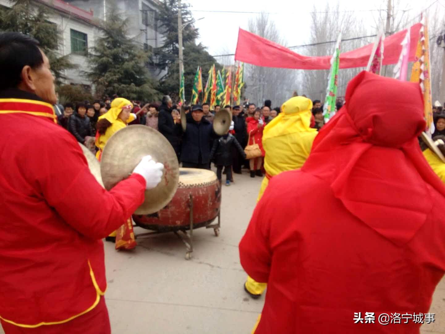 洛宁河底：老少同乐百媚生 共庆元宵赞新风(图1)