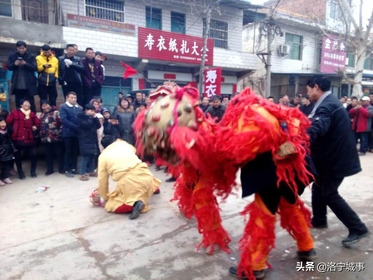 洛宁河底：老少同乐百媚生 共庆元宵赞新风(图2)