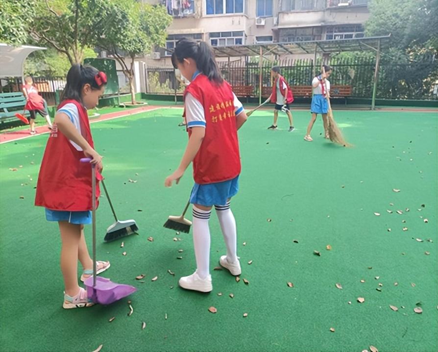 识字里社区“老少同乐，益起共融”共建美好社区环境志愿活动(图1)