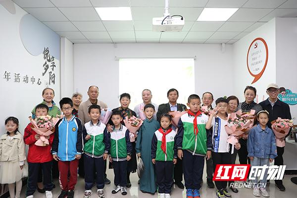 长沙秀峰山社区：社校联动，老少同乐，共绘幸福社区美卷(图1)