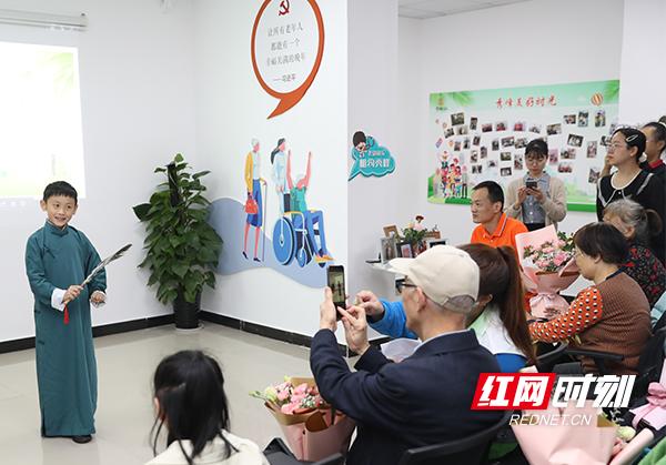 长沙秀峰山社区：社校联动，老少同乐，共绘幸福社区美卷(图2)