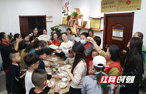 长沙秀峰山社区：社校联动，老少同乐，共绘幸福社区美卷(图3)