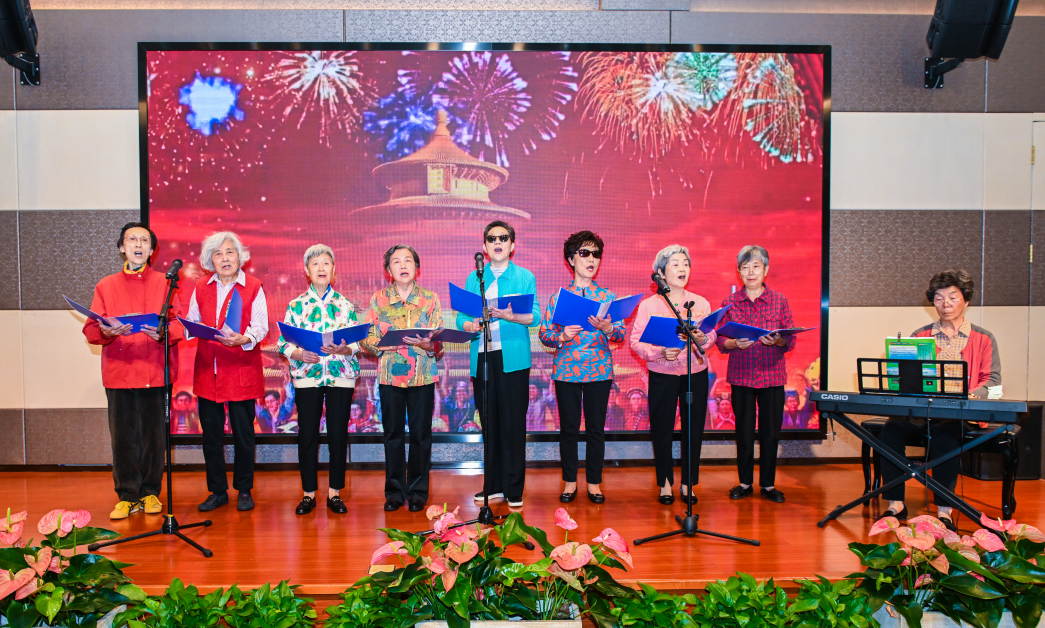 看！重阳节的快乐家园：中西合璧、老少同乐、其乐融融……(图4)