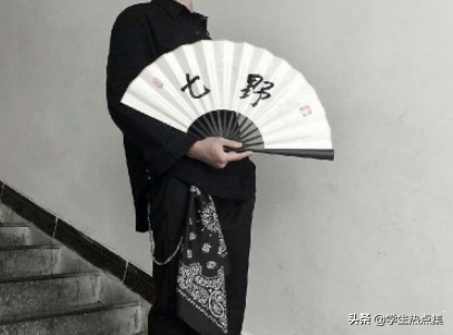 曾最非主流的兄弟，霸气重情义的说说你们还记得吗？(图1)