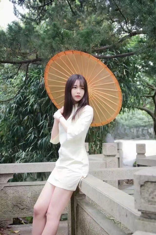 梧桐夜雨，寒意渐生，此生几回无寐(图1)