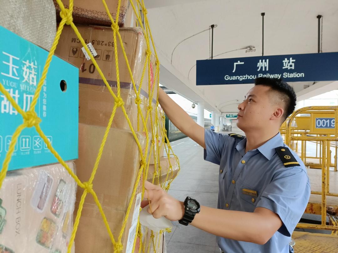 “铁味”情话，哪条击中你的心？(图9)