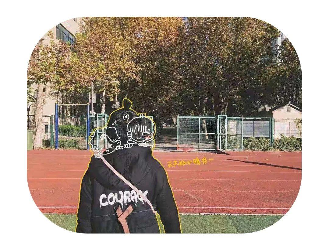 最安心的不过是抬头45度仰望天空，看到的不是灰蒙蒙，而是静谧幽深的蓝(图13)