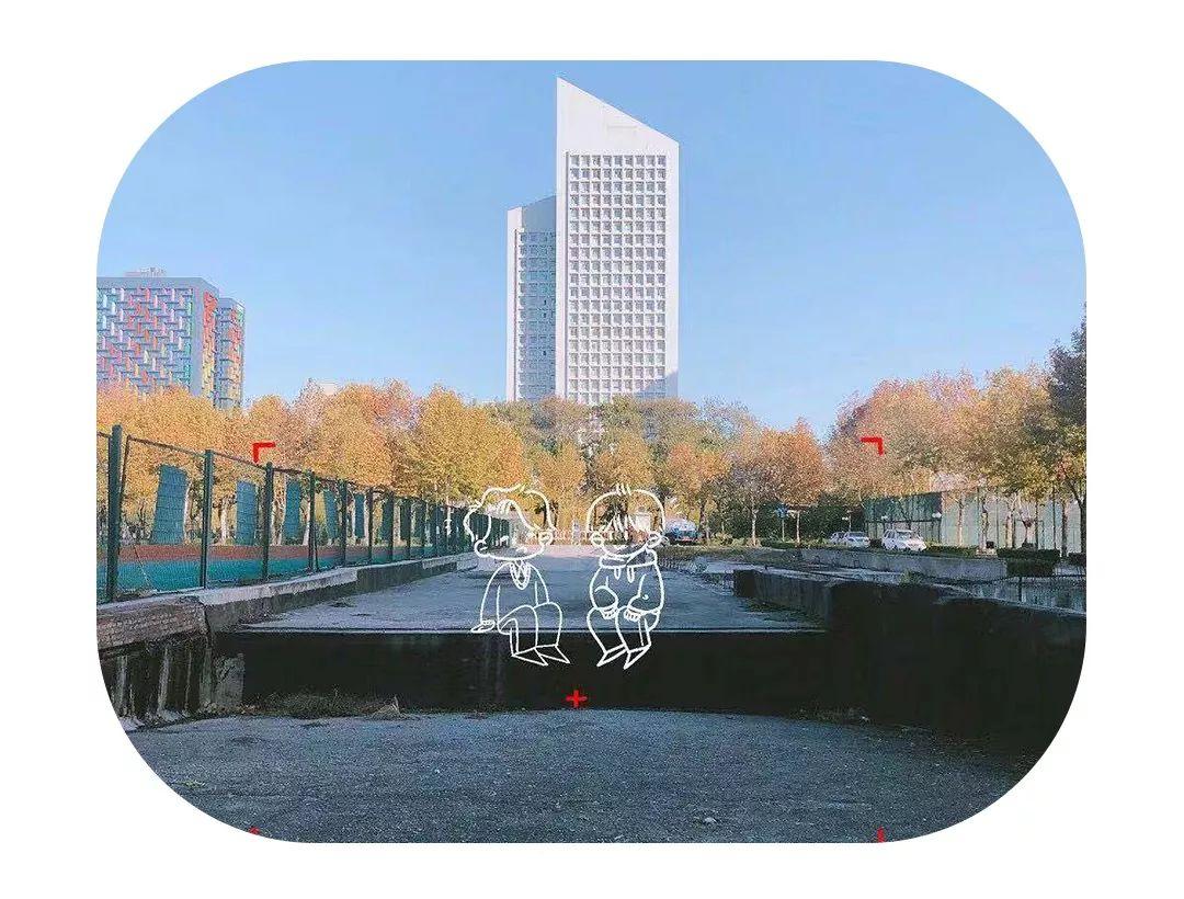 最安心的不过是抬头45度仰望天空，看到的不是灰蒙蒙，而是静谧幽深的蓝(图17)