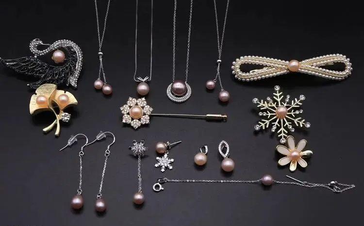 夏天戴首饰的文案：夏日魅力绽放，首饰点亮你的时尚之旅！(图1)