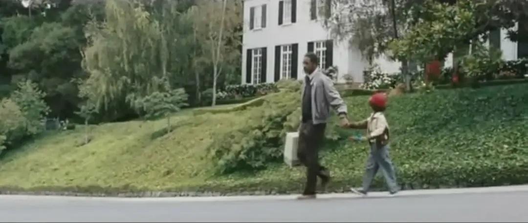 如果你觉得人生很难，请看看这个无腿女孩的故事，她将教会你坚强(图2)