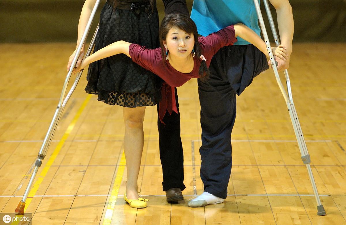 “双腿截肢舞者”廖智：生命很脆弱，但不屈服的女人永远强大(图2)