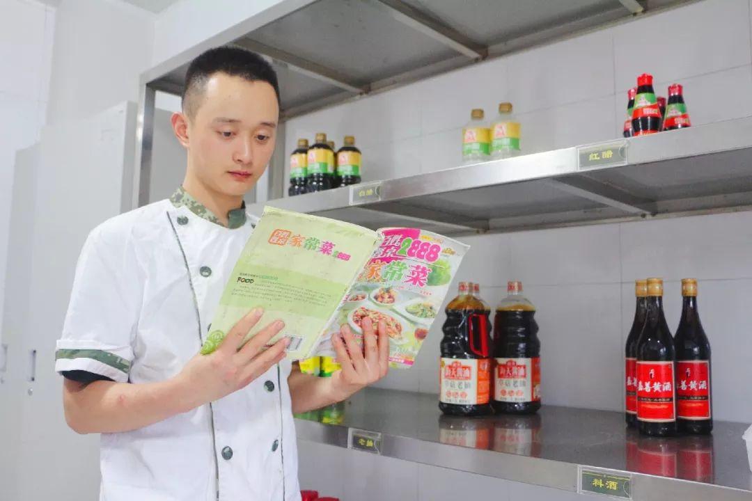 我和祖国共成长丨扎根在平凡岗位上，用“光”和“热”告白祖国母亲(图4)