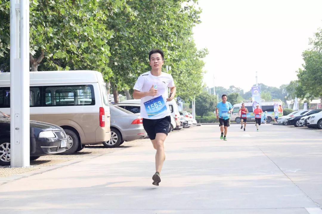 努力奔跑，不负欢笑。2019，跟乐跑一起，点亮每一片蓝天(图44)