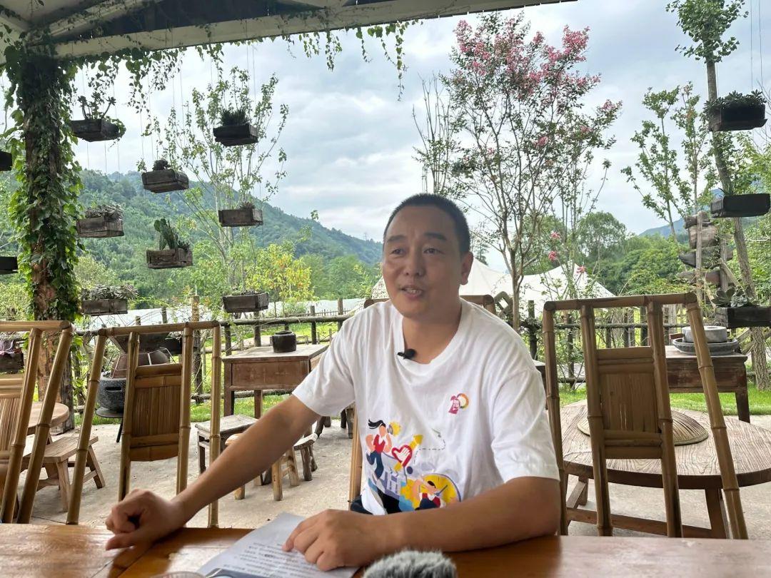 “晚上看星空，冬天看雪山，上班路上是胡杨和戈壁滩……”这些美景背后，是跨越20周年的青春接力！(图4)