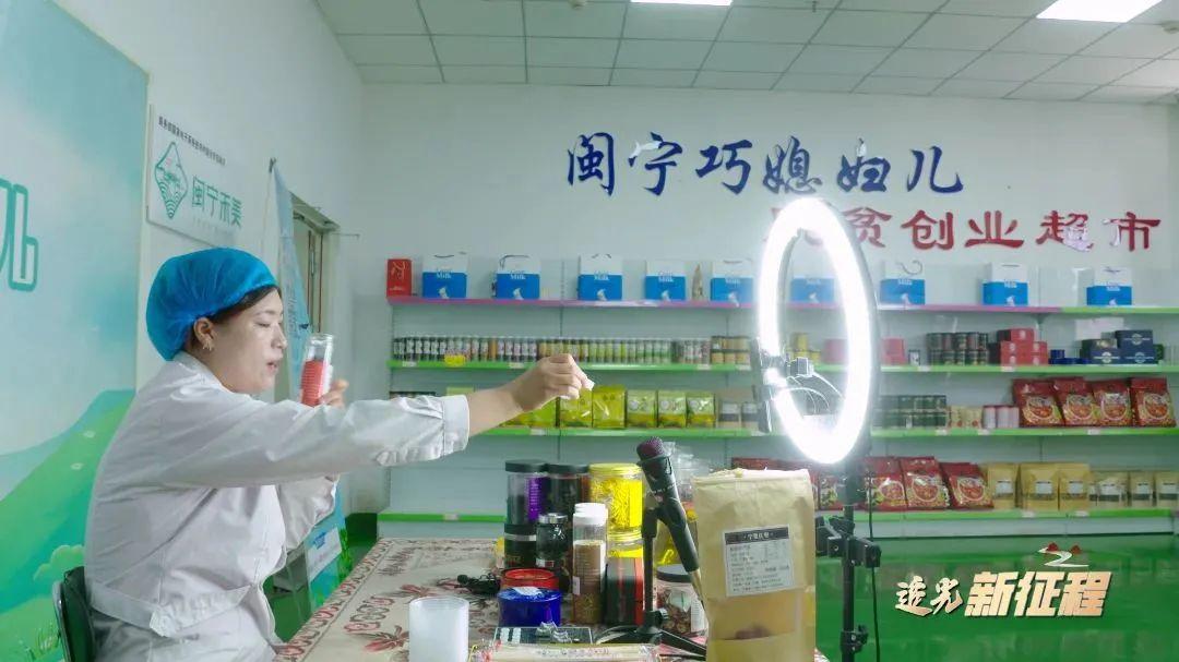 “晚上看星空，冬天看雪山，上班路上是胡杨和戈壁滩……”这些美景背后，是跨越20周年的青春接力！(图7)