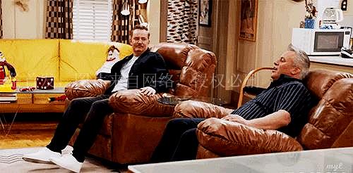 《老友记》剧组重聚刷爆朋友圈，再次验证神奇奥义：经典即是时髦(图1)