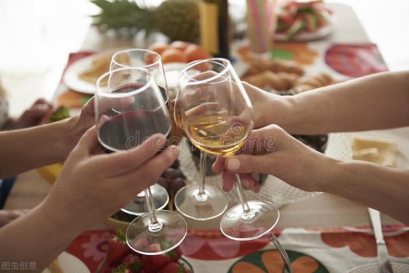 一杯好酒敬朋友 关于好酒的宣传口号大全(图2)