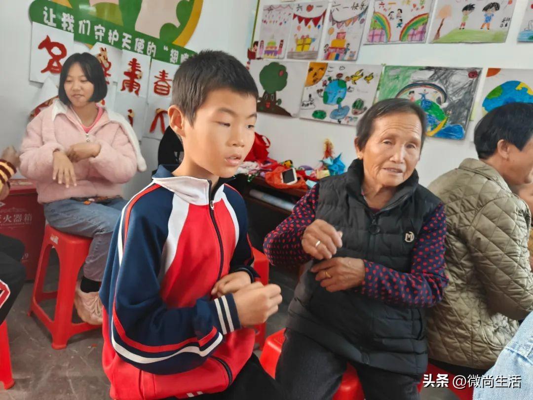 老少同乐度周末，共享社区邻里情(图2)