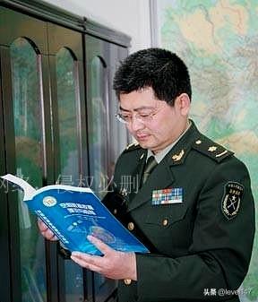 只要坚持不懈，奉献精神，就可以实现卓越成就(图1)