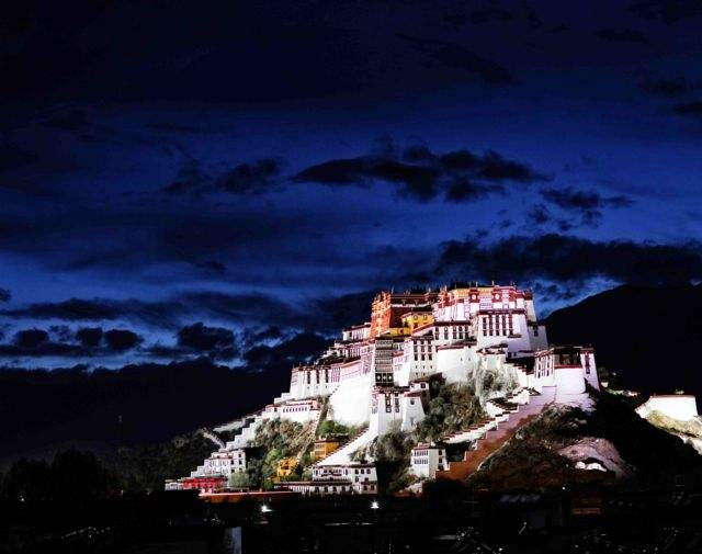 《藏地密码》经典语录：没有经历过黑暗，你永远不知道光明是什么(图2)